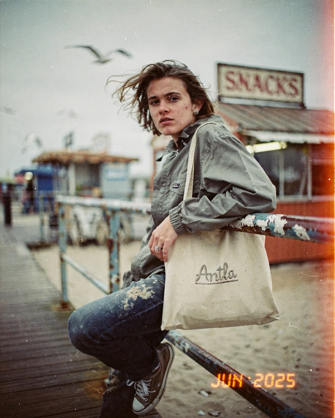 Boardwalk layered outfit photo with windbreaker and tote bag, illustrating bracketing, over-ordering, and fashion return costs