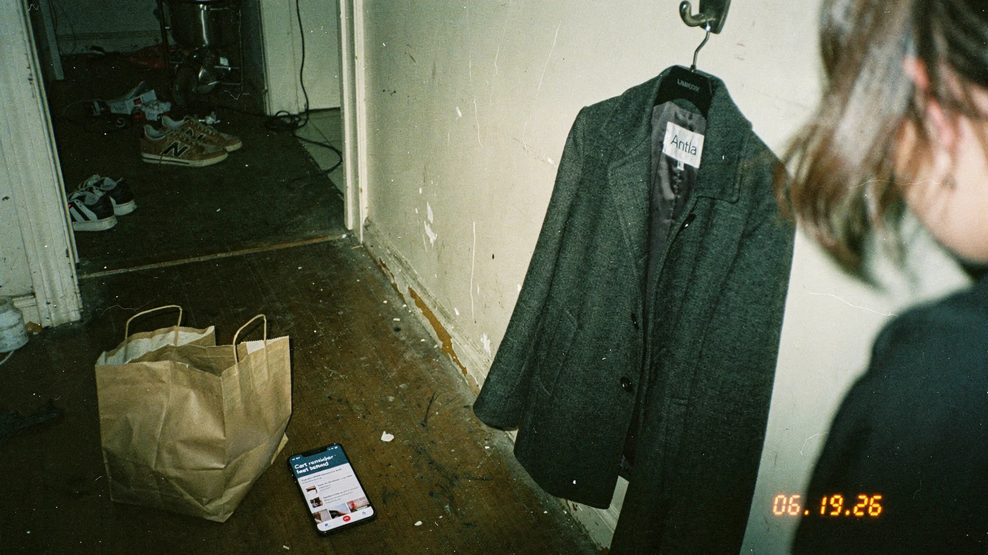 Fashion ecommerce manager comparing abandoned cart email variants with static and try-on hero images